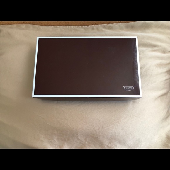 Coach pink wristlet - Picture 8 of 8